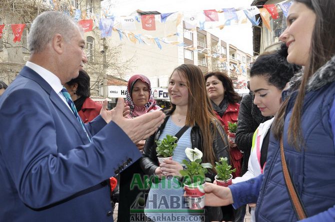 MHP Adayı Mansur Onay; Kadınlar Gününü Kutladı
